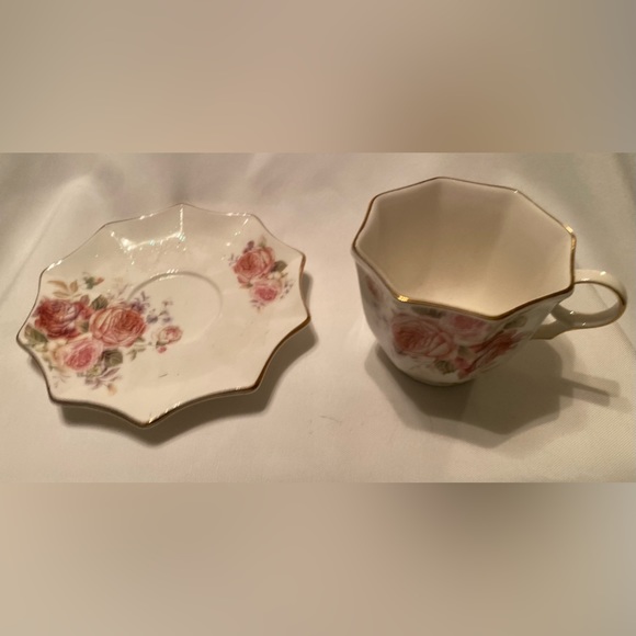 Pacifica Home Teacup & Decagon Shaped Saucer w/ Pink Cabbage Roses and Gold Trim - Picture 3 of 7